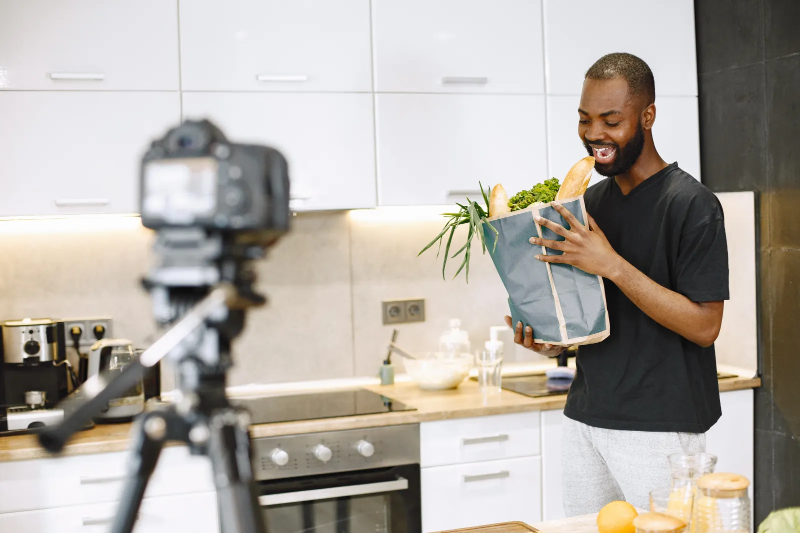 Livraison et Logistique en Afrique de l'Ouest : le Guide du Vendeur Live Shopping